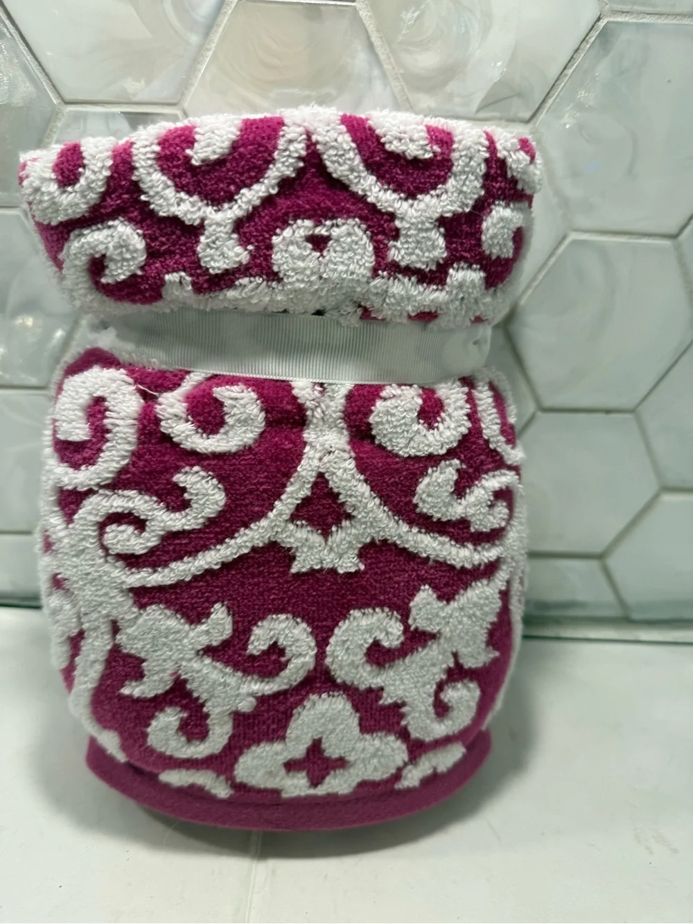 Tahari Home Embossed Scroll Hand Towels NWT 2 Pack Fuschia & White